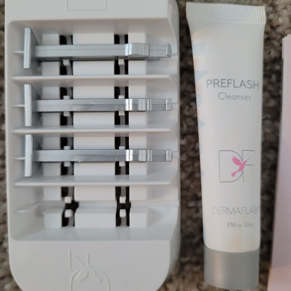 DERMAFLASH Luxe Anti-Aging Exfoliation Mint Green - Microdermabrasion - LIKE NEW - Picture 3 of 7